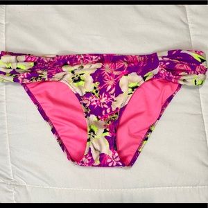 ✨FREE✨Victoria’s Secret Bikini Bottom SMALL